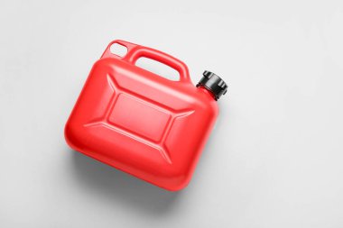 Işık arkaplanındaki plastik kutu