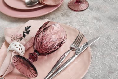 Hafif grunge arkaplan üzerinde şık tablo ayarları