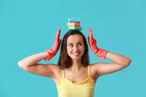 Young Woman Sponges Color Background — Stock Photo, Image