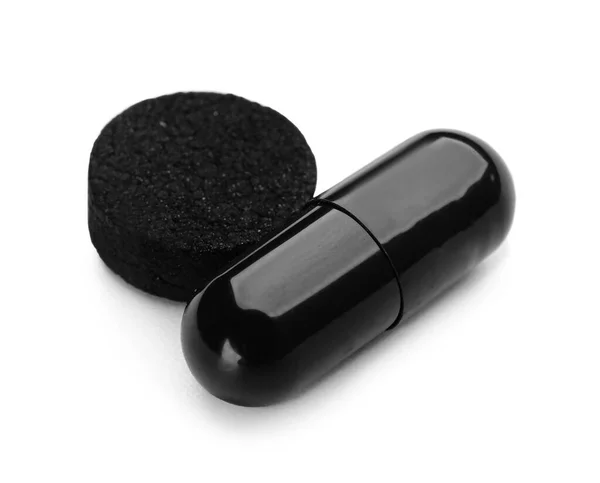 Aktív Szén Kapszulában Tabletta Fehér Alapon — Stock Fotó