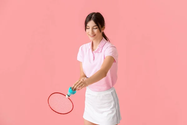 Sportliche Badmintonspielerin Auf Farbigem Hintergrund — Stockfoto