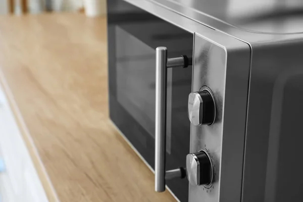 Oven Microwave Modern Meja Dapur Closeup — Stok Foto