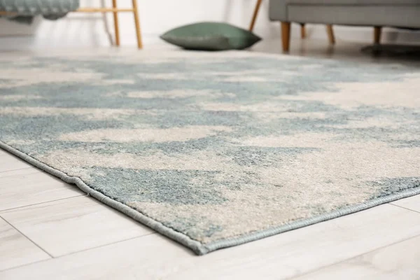 Stilvoller Weicher Teppich Auf Hellem Holzboden Zimmer — Stockfoto