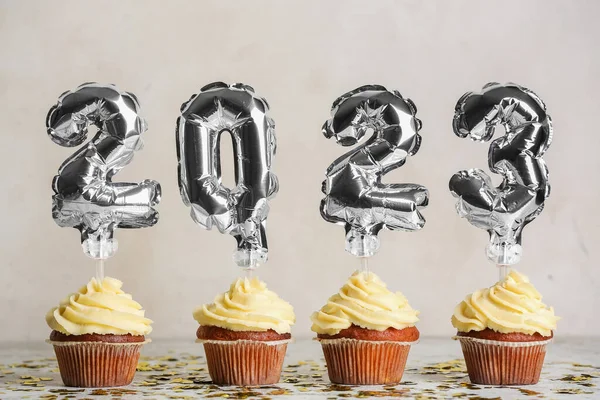 Christmas Cupcakes Balloon Numbers Table — Stock Photo, Image