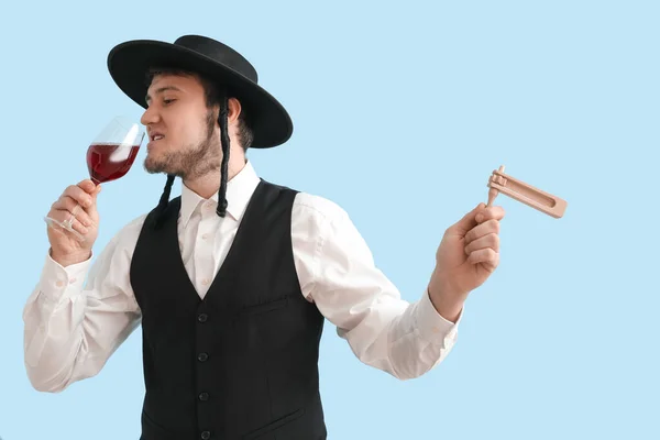 Jovem Homem Judeu Com Copo Vinho Gragger Para Férias Purim — Fotografia de Stock