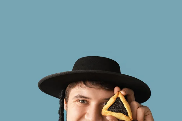 Young Jewish Man Tasty Hamantaschen Purim Holiday Grey Background — Stock Photo, Image