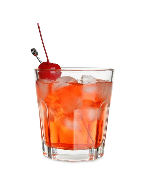 Glas Smakelijke Manhattan Cocktail Met Kers Ijs Witte Achtergrond — Stockfoto