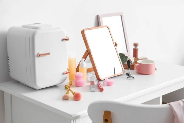 Table Cosmetic Refrigerator Products Mirror Light Wall — Stock Photo, Image
