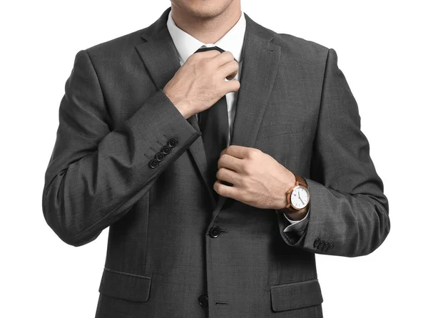 Bonito Homem Terno Formal Ajustando Gravata Fundo Branco Close — Fotografia de Stock