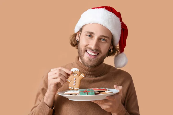 Happy Young Man Santa Hat Holding Plate Gingerbread Cookies Beige — Stock Photo, Image