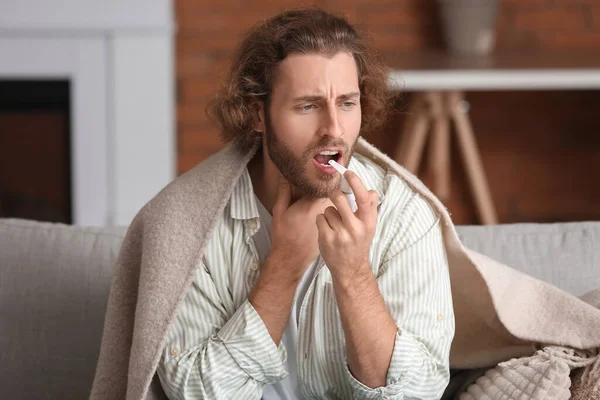 Ill Man Inhaler Home — Stock Photo, Image