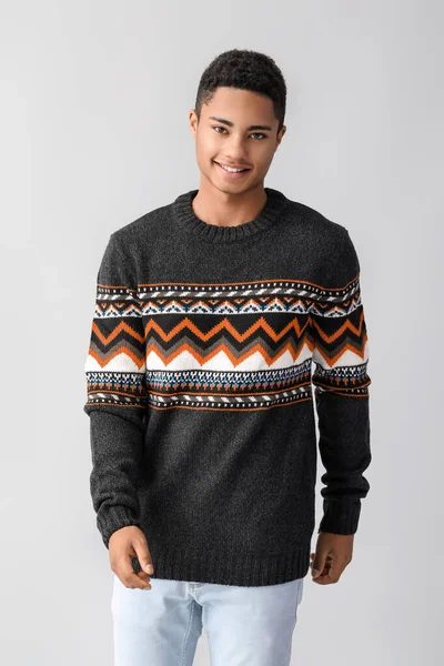 Handsome African American Guy Knitted Sweater Light Background — Stock Photo, Image