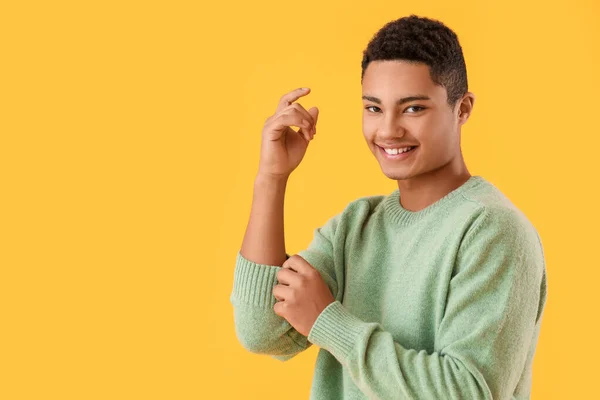 Handsome African American Guy Knitted Sweater Yellow Background — Stock Photo, Image