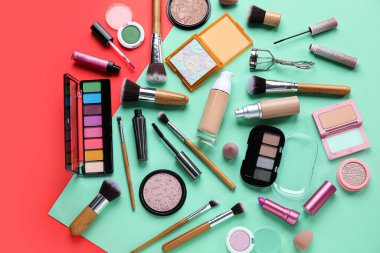 Dekoratif makyaj malzemeli ahşap makyaj fırçaları