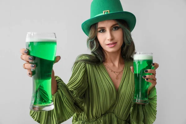 Jeune Femme Élégante Habillée Pour Fête Saint Patrick Avec Des — Photo