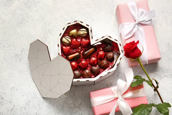 Heart Shaped Box Tasty Chocolate Candies Rose Gifts Light Background — Stock Photo, Image