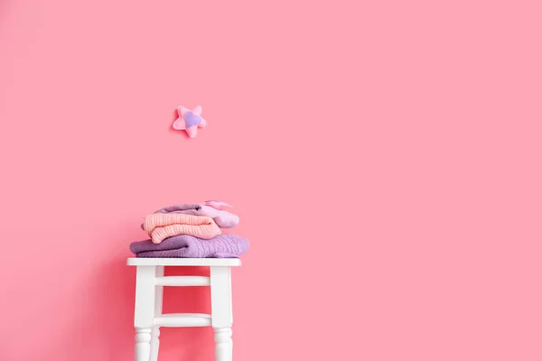 Knitted Sweaters Children Stool Pink Wall — Stock Photo, Image