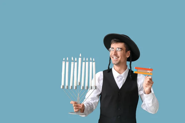 Joodse Man Met Purim Rammelaar Menorah Kleur Achtergrond — Stockfoto