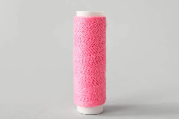 Pink Sewing Thread Spool Light Background — Stock Photo, Image