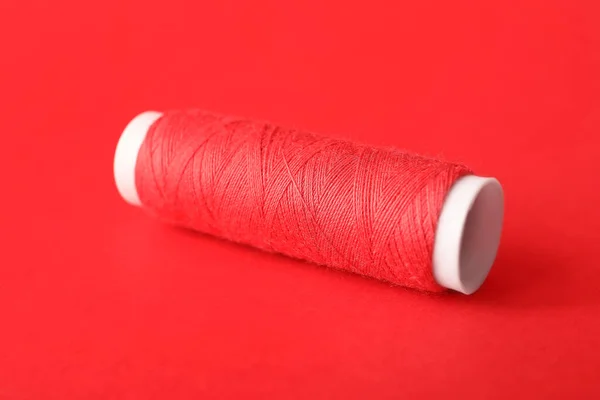 Red Sewing Thread Spool Color Background — Stock Photo, Image