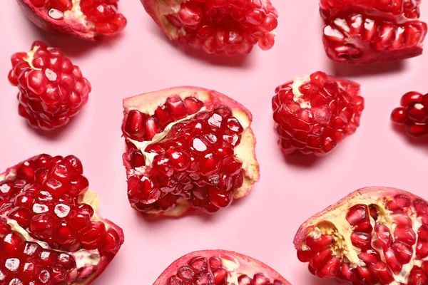 Pieces Fresh Pomegranate Pink Background — Stock Photo, Image