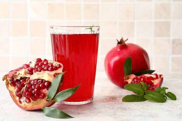 Vaso Delicioso Jugo Granada Mesa — Foto de Stock