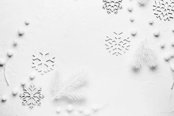 Composición Con Copos Nieve Ramas Abeto Sobre Fondo Claro — Foto de Stock