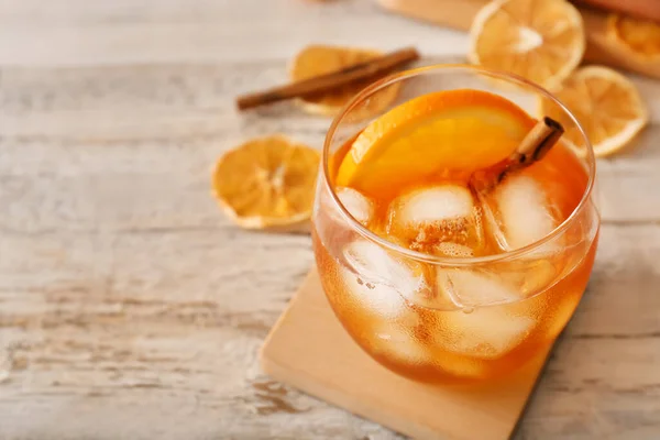 Glas Lekkere Old Fashioned Cocktail Witte Houten Ondergrond — Stockfoto