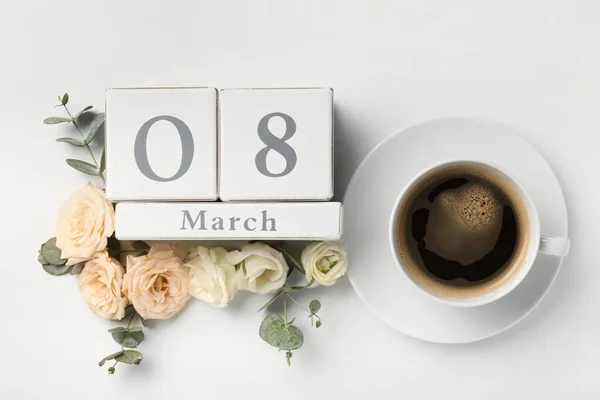 Calendário Xícara Café Flores Para Celebração Dia Internacional Mulher Fundo — Fotografia de Stock