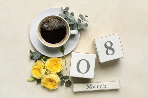 Календарь Чашка Кофе Цветы Празднованию Международного Женского Дня Светлом Фоне — стоковое фото