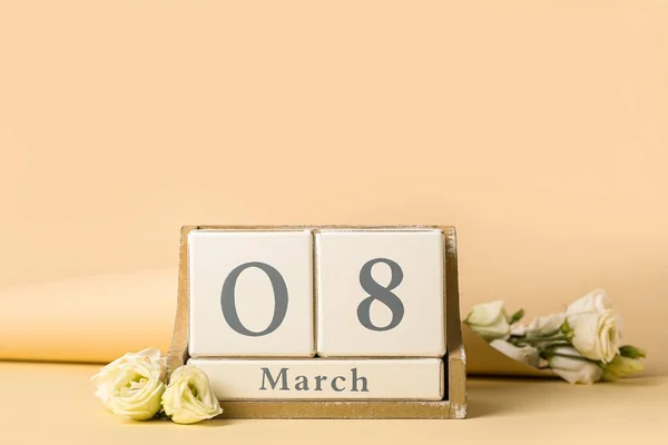 Calendrier Avec Date Journée Internationale Femme Fleurs Sur Fond Beige — Photo