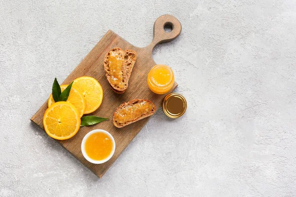 Tasty Orange Jam Bread Light Background — Stock Photo, Image