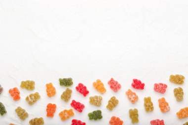 Farklı arkaplanda farklı tatlı jöle ayılar