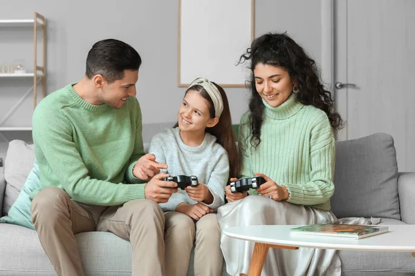 Família Feliz Camisolas Quentes Com Almofadas Jogo Casa — Fotografia de Stock