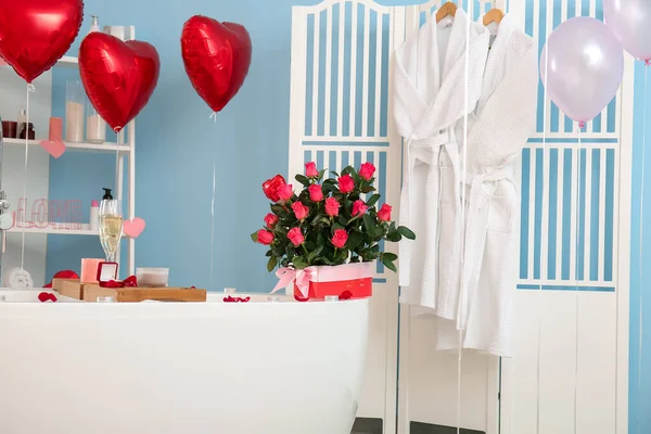 Interior Beautiful Room Bathtub Roses Decor Valentine Day — Stock Photo, Image