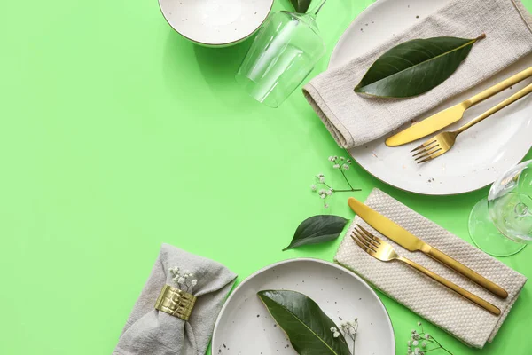 Elegant Table Setting Floral Decor Green Background — Stock Photo, Image