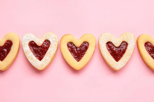 Galletas Sabrosas Forma Corazón Sobre Fondo Rosa — Foto de Stock