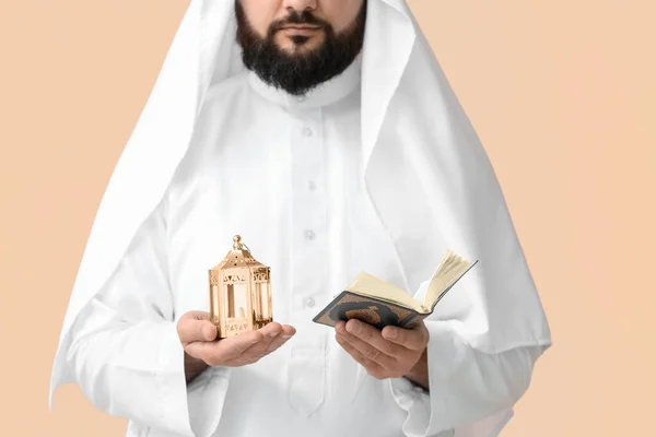 Muslim Man Lamp Koran Color Background — Stock Photo, Image