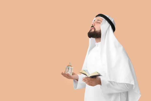 Muslim Man Lamp Koran Praying Color Background — Stock Photo, Image