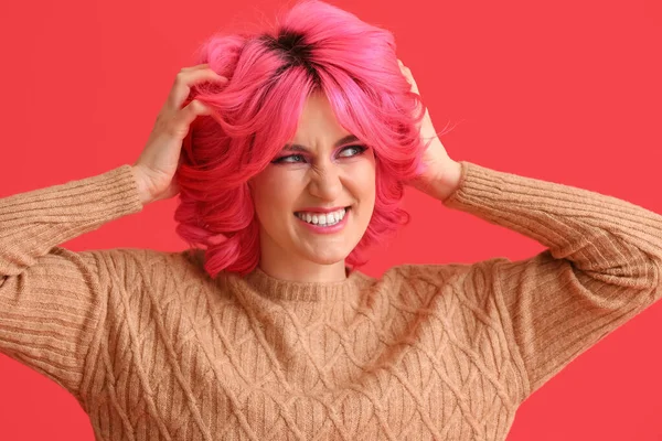 Mulher Feliz Com Cabelo Brilhante Fundo Cor — Fotografia de Stock