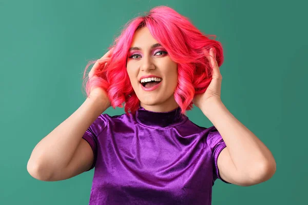 Mulher Feliz Com Cabelo Brilhante Fundo Cor — Fotografia de Stock