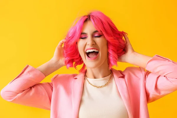 Ευτυχισμένη Γυναίκα Φωτεινά Μαλλιά Στο Φόντο Χρώμα — Φωτογραφία Αρχείου