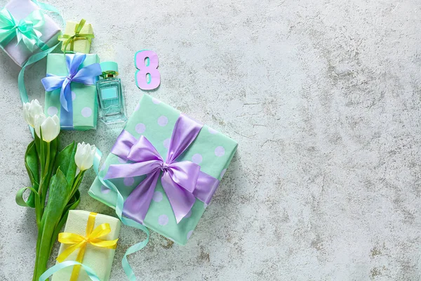 Composição Com Caixas Presente Flores Perfume Para Celebração Dia Internacional — Fotografia de Stock