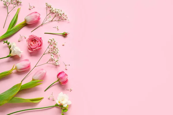 Composición Con Hermosas Flores Sobre Fondo Rosa —  Fotos de Stock