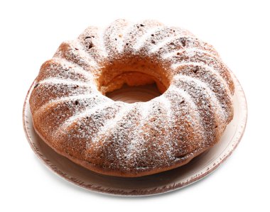 Beyaz arka planda lezzetli Paskalya pastası tabağı