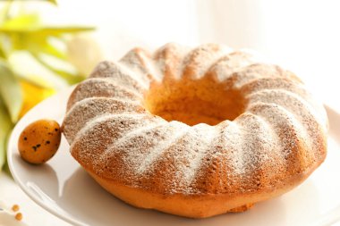 Tatlı standında Paskalya pastası