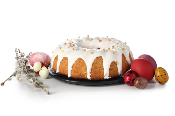 맛있는 부활절 케이크와 버드나무 가지와 배경의 곁들여 놓으라 — 스톡 사진