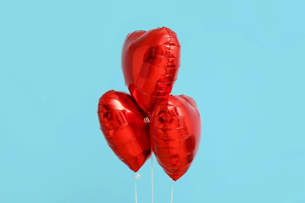 Piękne Balony Kształcie Serca Walentynki Uroczystości Niebieskim Tle — Zdjęcie stockowe