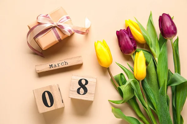 Calendario Cubos Madera Con Fecha Marzo Caja Regalo Ramo Tulipanes — Foto de Stock