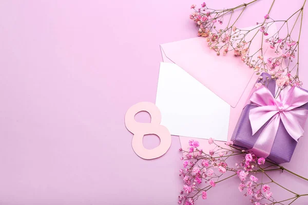 Composición Con Figura Caja Regalo Flores Gypsophila Sobre Tarjeta Blanco — Foto de Stock